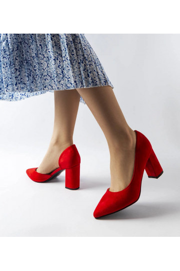 Zapatos de salón rojos...