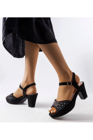 Sandalias de tacón negras...