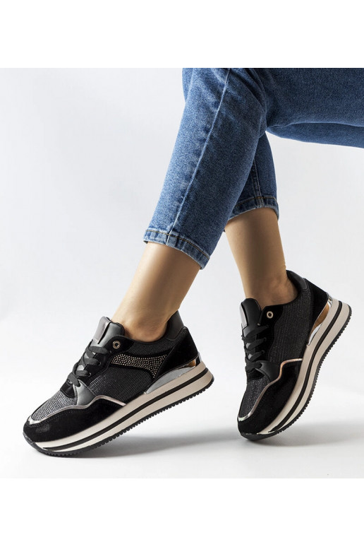 Zapatillas deportivas negras...