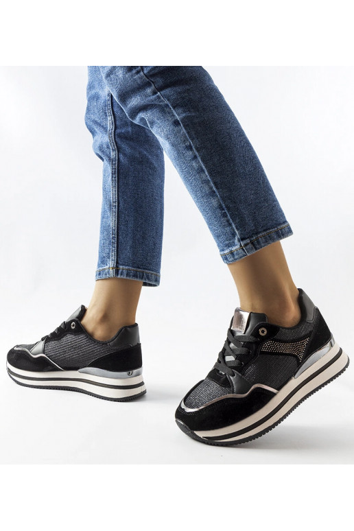 Zapatillas deportivas negras...