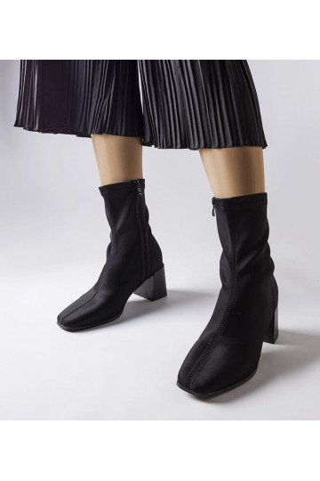 Botines negros de satén con...