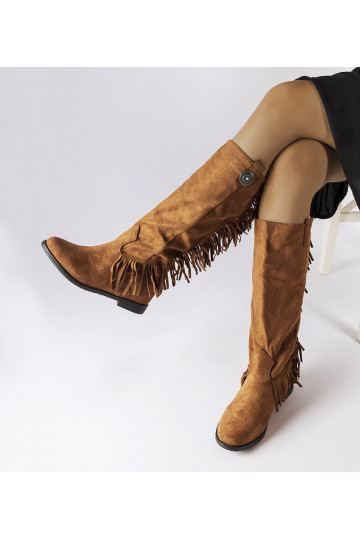 Botas marrones con cuña... 2