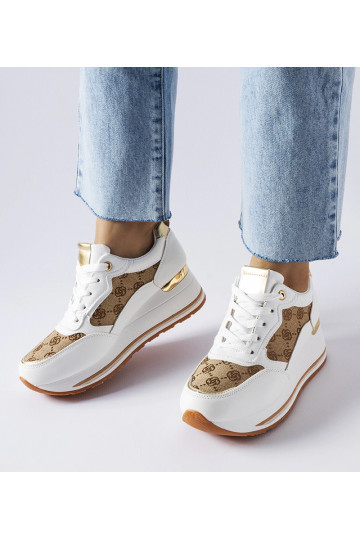 Zapatillas blancas de cuña...