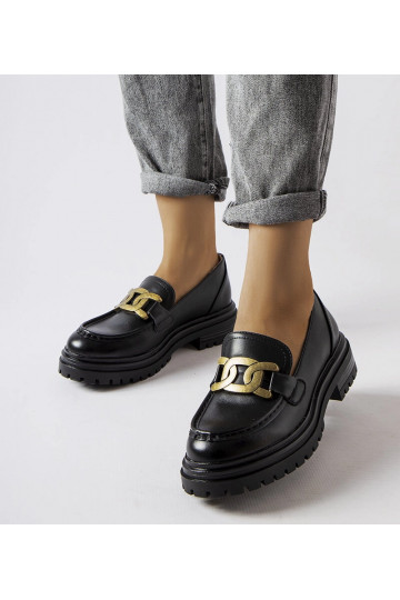 Mocasines negros decorados...