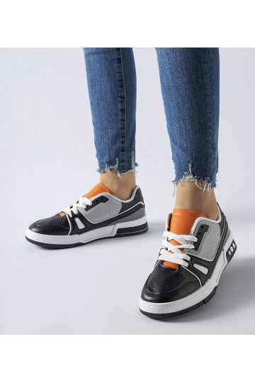 Zapatos negros con lengüeta...