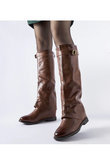 Botas marrones cálidas con...