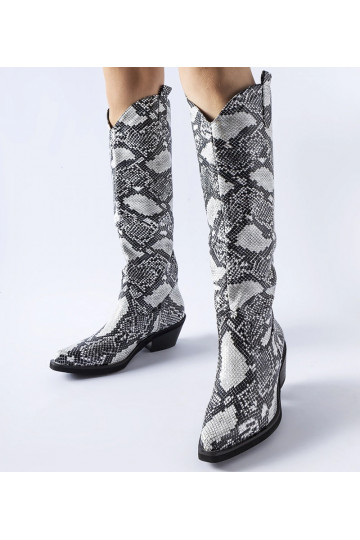Botas vaqueras con estampado de serpiente en blanco y negro de Chapin 2