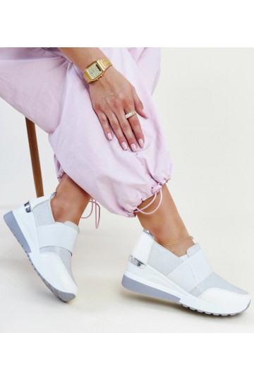 Zapatillas de cuña blancas... 2