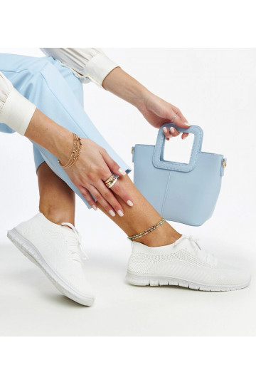 Zapatillas de tela blanca... 2