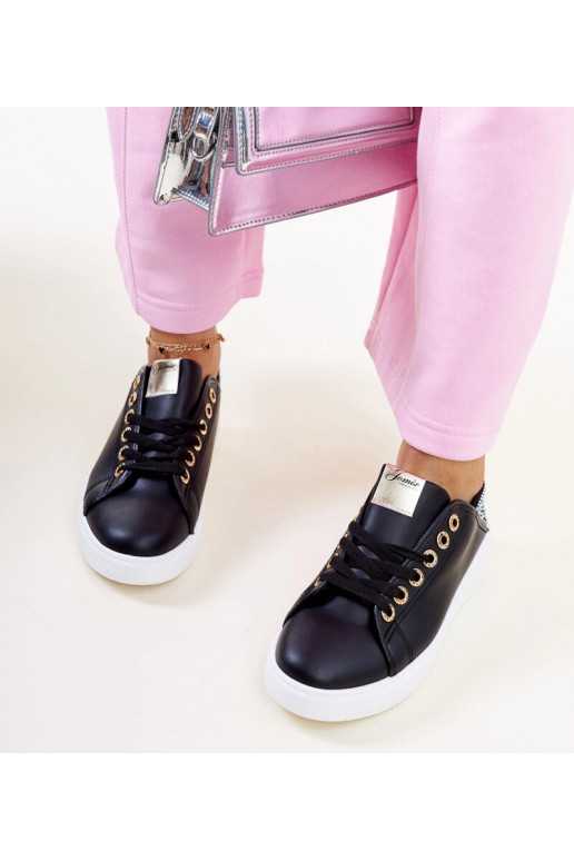 Zapatillas negras con circonitas...