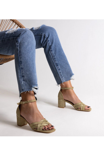 Sandalias de tacón alto... 2