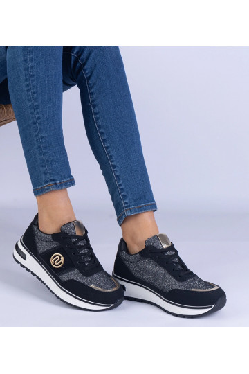 Zapatillas negras...