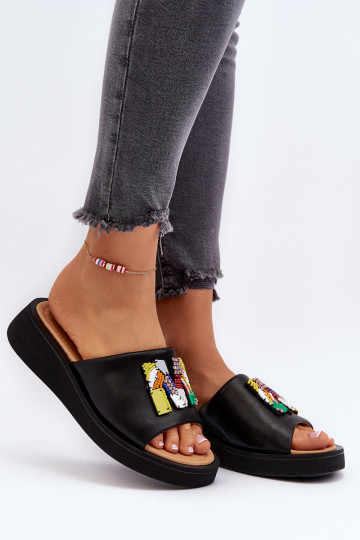 Chancletas de cuero con adornos en color negro Asames 2