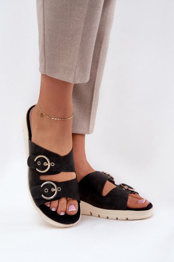 Zapatillas de mujer con cuña y hebillas color negro Hellexia 2