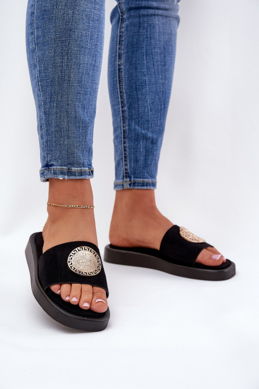 zapatillas de mujer con detalles dorados de color negro Kaliora