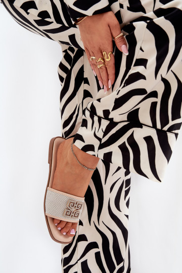 Chanclas elegantes Moteriškas con adornos y tacones anchos color arena Lovehia