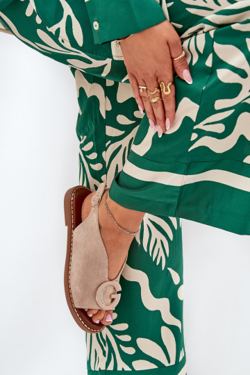 Sandalias planas con adornos beige Haliones