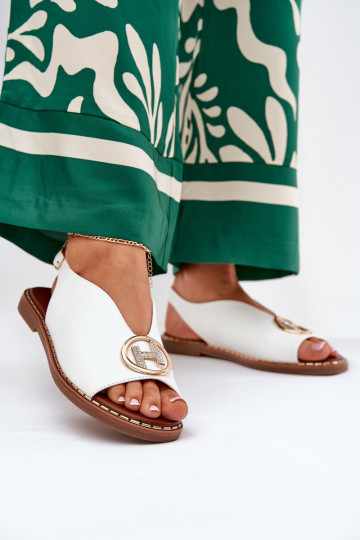 Sandalias planas de estilo elegante con adornos color blanco Iseliria