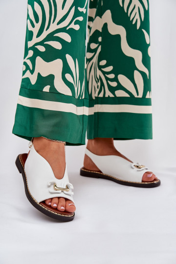 sandalias con tacones anchos con adornos de cuero ecológico el color blanco Tillireta