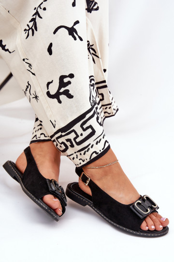 Sandalias planas con adornos de gamuza ecológicaoAe de color negro Lilria