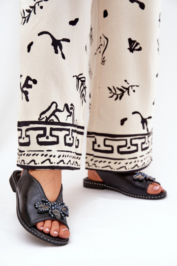 Sandalias de mujer planas con adornos y brillo color negro Russona 2