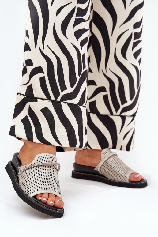 zapatillas de mujer en una cuña Con cinta decorativa color plata TeriAes