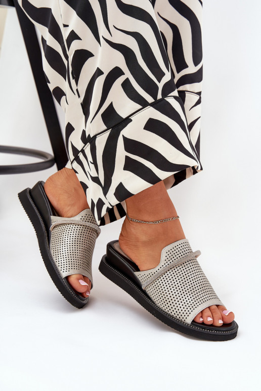 zapatillas de mujer en una cuña Con cinta decorativa color plata TeriAes