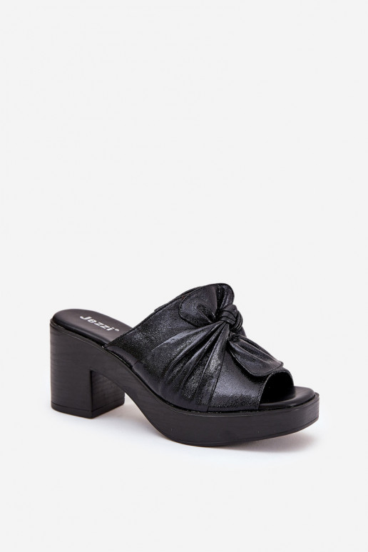 zapatillas de mujer con tacones de cuero ecológico de color negro Kikilla