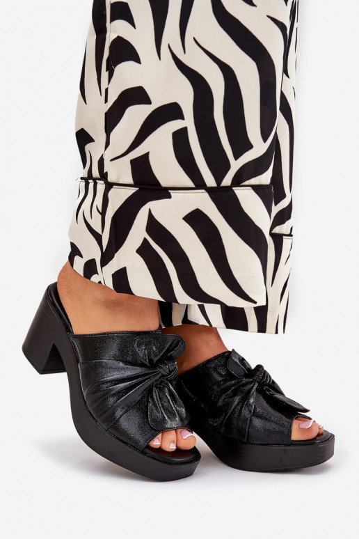 zapatillas de mujer con tacones de cuero ecológico de color negro Kikilla