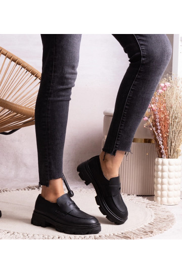 Zapatos negros de eco piel Kirna