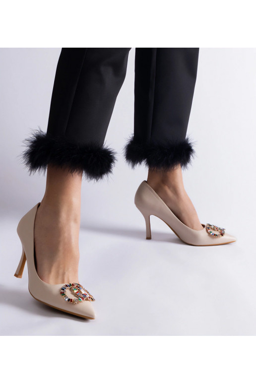 Zapatos de tacón beige decorados con... Zapatos de tacón beige decorados con...