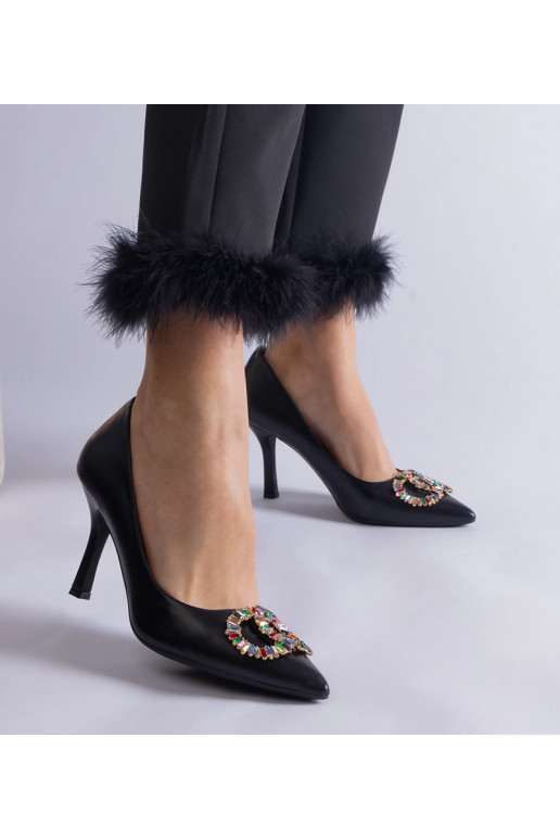 Zapatos de tacón negros decorados con... Zapatos de tacón negros decorados con...