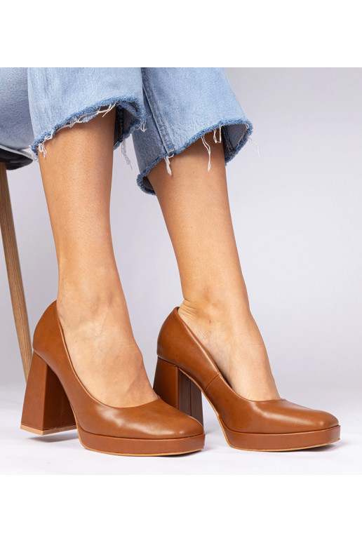 Zapatos de tacón marrón con tacón...