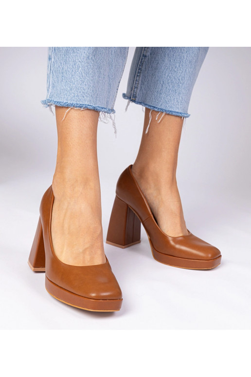 Zapatos de tacón marrón con tacón...