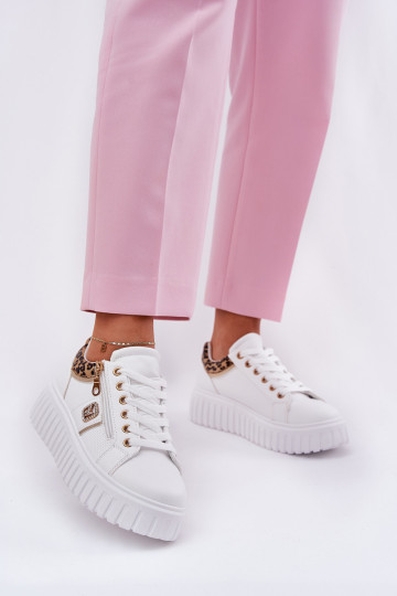 zapatillas Femenino con una plataforma de cuero ecológico con estampados de piel de leopardo el color blanco Velionna