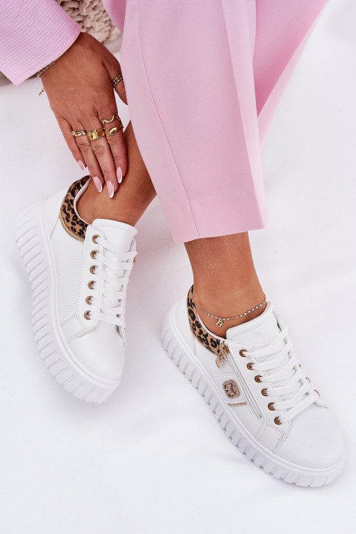 zapatillas Femenino con una plataforma de cuero ecológico con estampados de piel de leopardo el color blanco Velionna