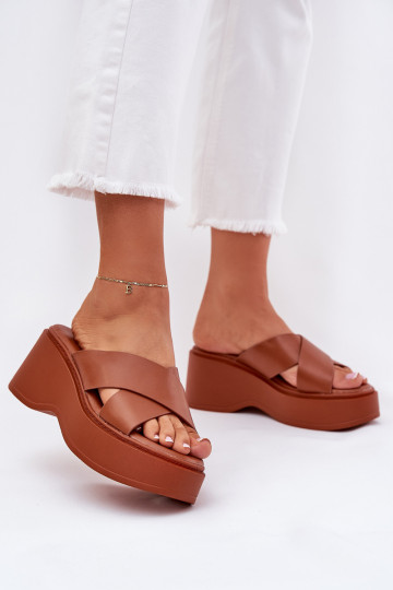 chanclas de mujer con plataforma color marrón Nelithraea 2