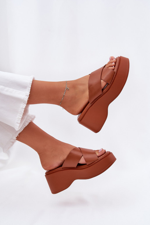 zapatillas de mujer con una plataforma I Koturnie color marrón Nelithraea