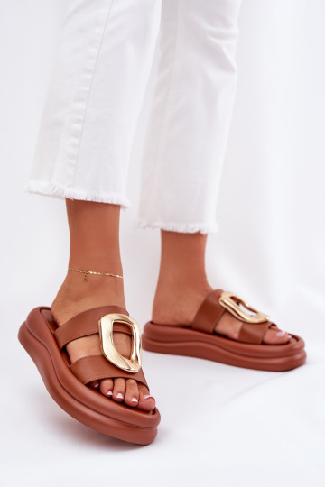 chanclas de mujer con plataforma y detalles dorados color marrón Ularinea 2