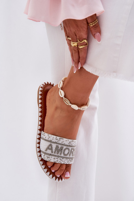 zapatillas de mujer con tacones anchos Con decoración el color blanco Dorfedi