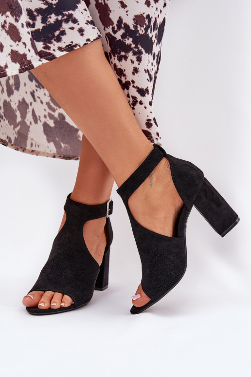 sandalias con elementos calados con tacones de gamuza ecológicaoAe de color negro Helori