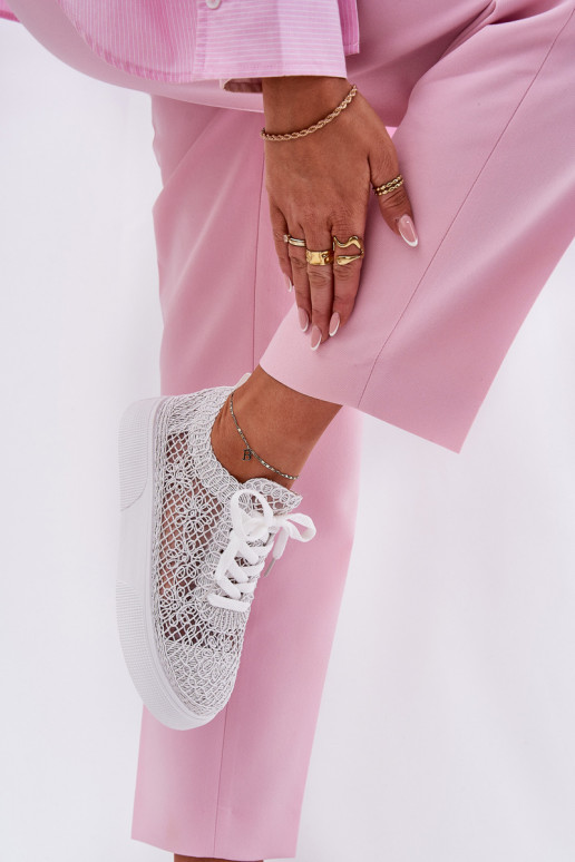 con elementos calados Zapatillas Femenino con una plataforma el color blanco Aranelith con elementos calados Zapatillas Femenino con una plataforma el color blanco Aranelith