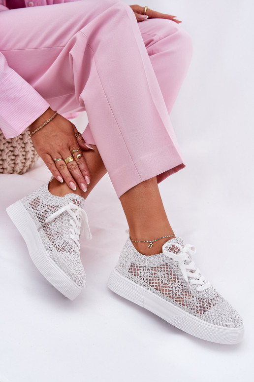 con elementos calados Zapatillas Femenino con una plataforma el color blanco Aranelith con elementos calados Zapatillas Femenino con una plataforma el color blanco Aranelith