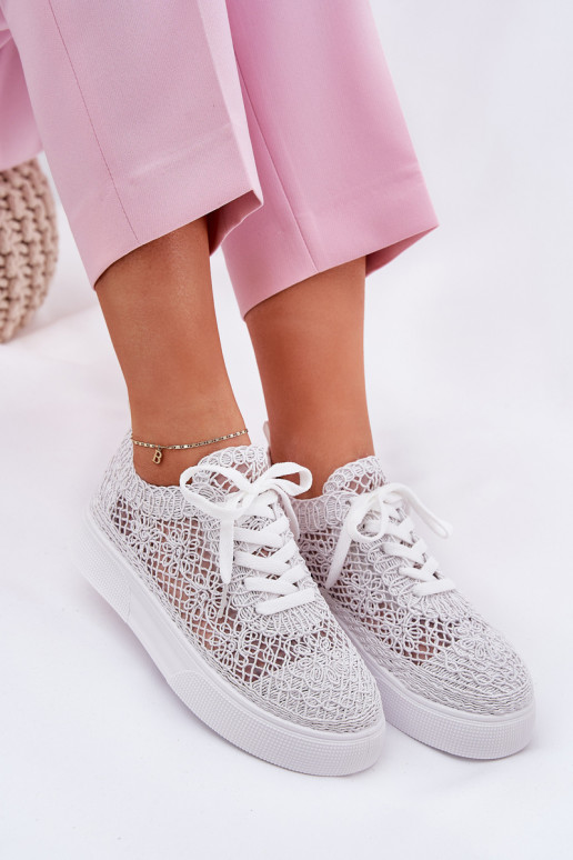 con elementos calados Zapatillas Femenino con una plataforma el color blanco Aranelith con elementos calados Zapatillas Femenino con una plataforma el color blanco Aranelith