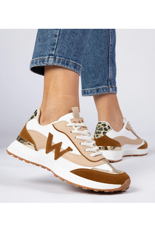 Zapatillas blancas y marrones con...