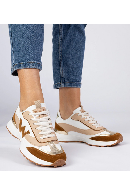 Zapatillas blancas y marrones con...