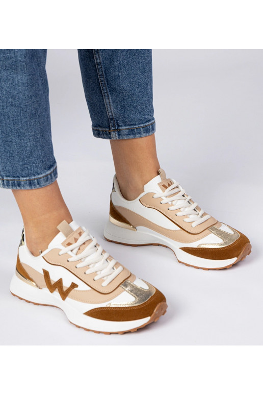 Zapatillas blancas y marrones con...