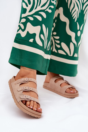 Chanclas para mujer con tiras y hebillas color arena Uliri