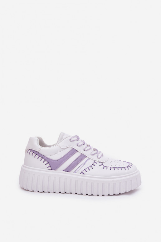 Zapatillas modelo zapatos. Femenino con una plataforma color violeta Ofenale