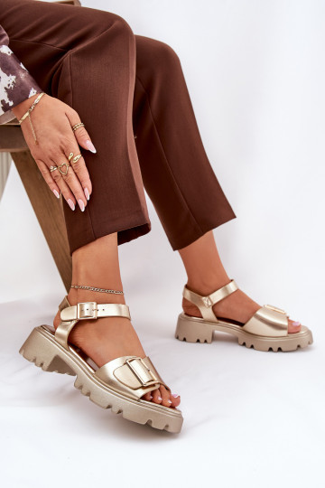 Sandalias de piel sintética para mujer con hebillas color dorado